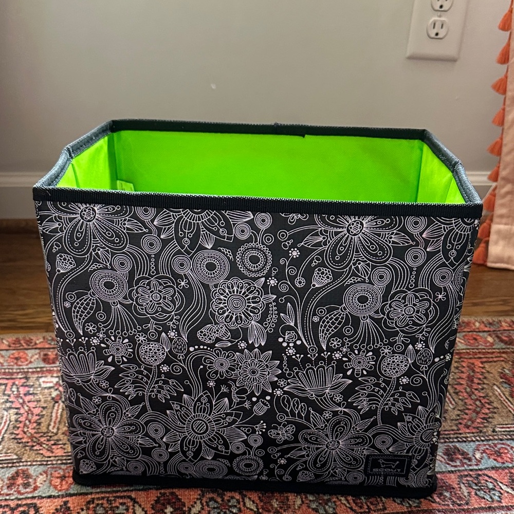 Scout Black and White hang-10 storage bin